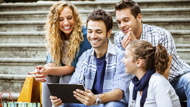 friends looking at an ipad